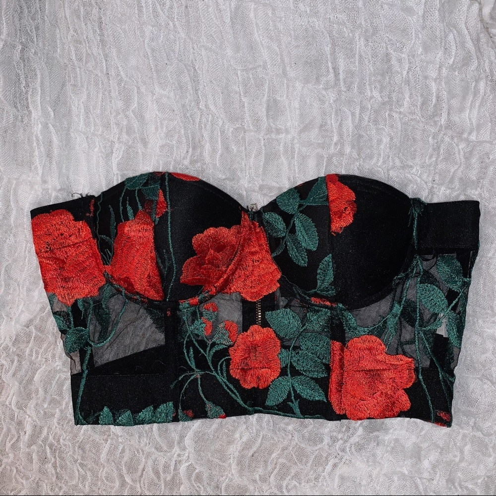 Mesh Rose Patterned Crop - Picture 3 of 6